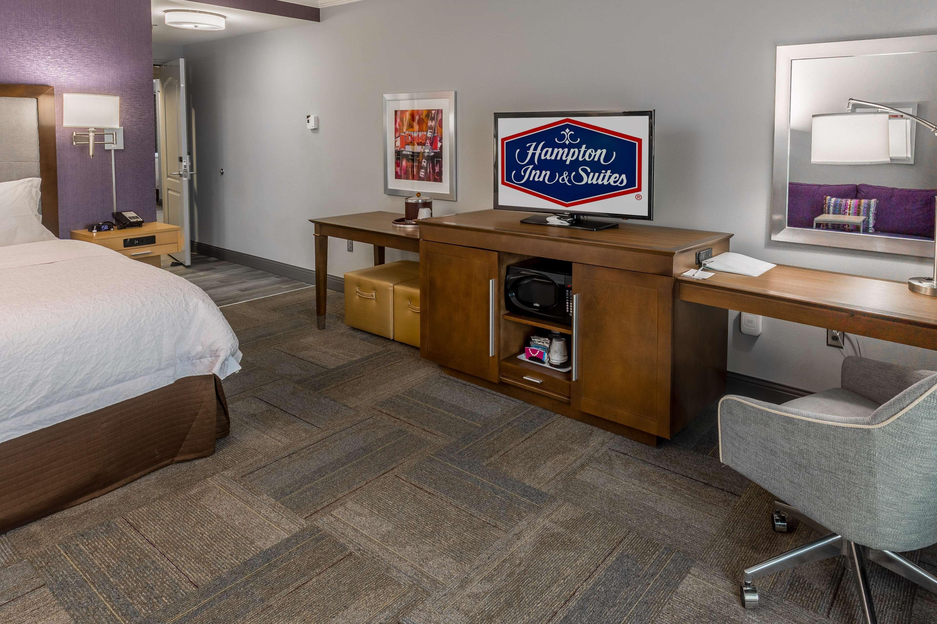 Hampton Inn & Suites Dublin Exterior photo