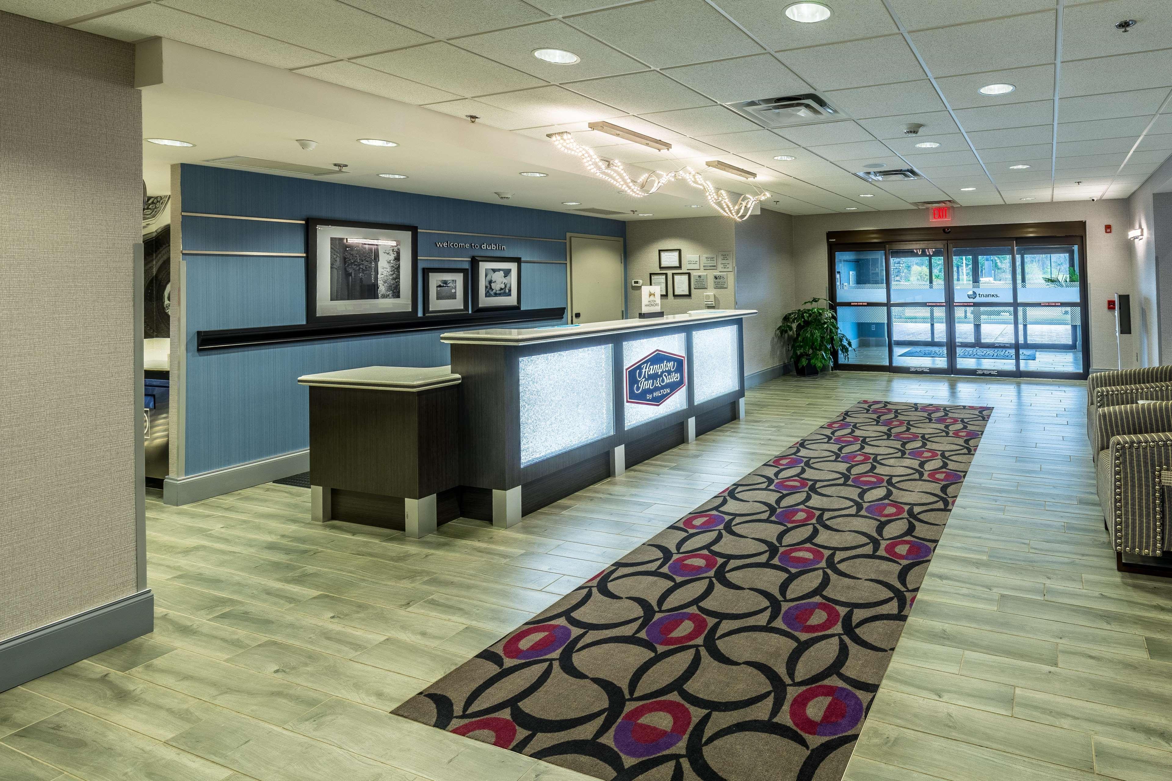 Hampton Inn & Suites Dublin Exterior photo